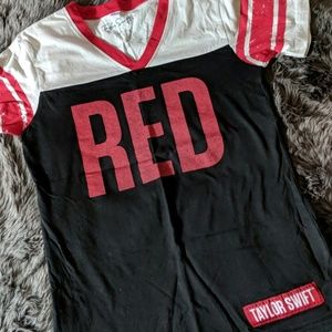 Taylor Swift Red tour tee